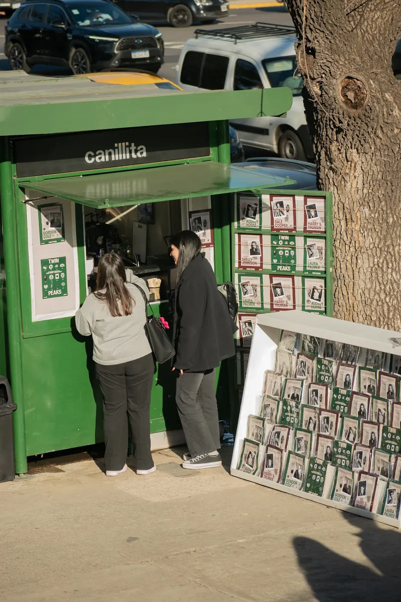 Acción de co-branding en un puesto Canillita